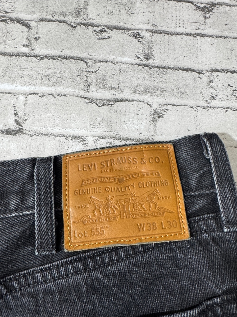Levi’s mens 38x30 black premium 555 relaxed straight cotton denim jeans EUC - Picture 6 of 6